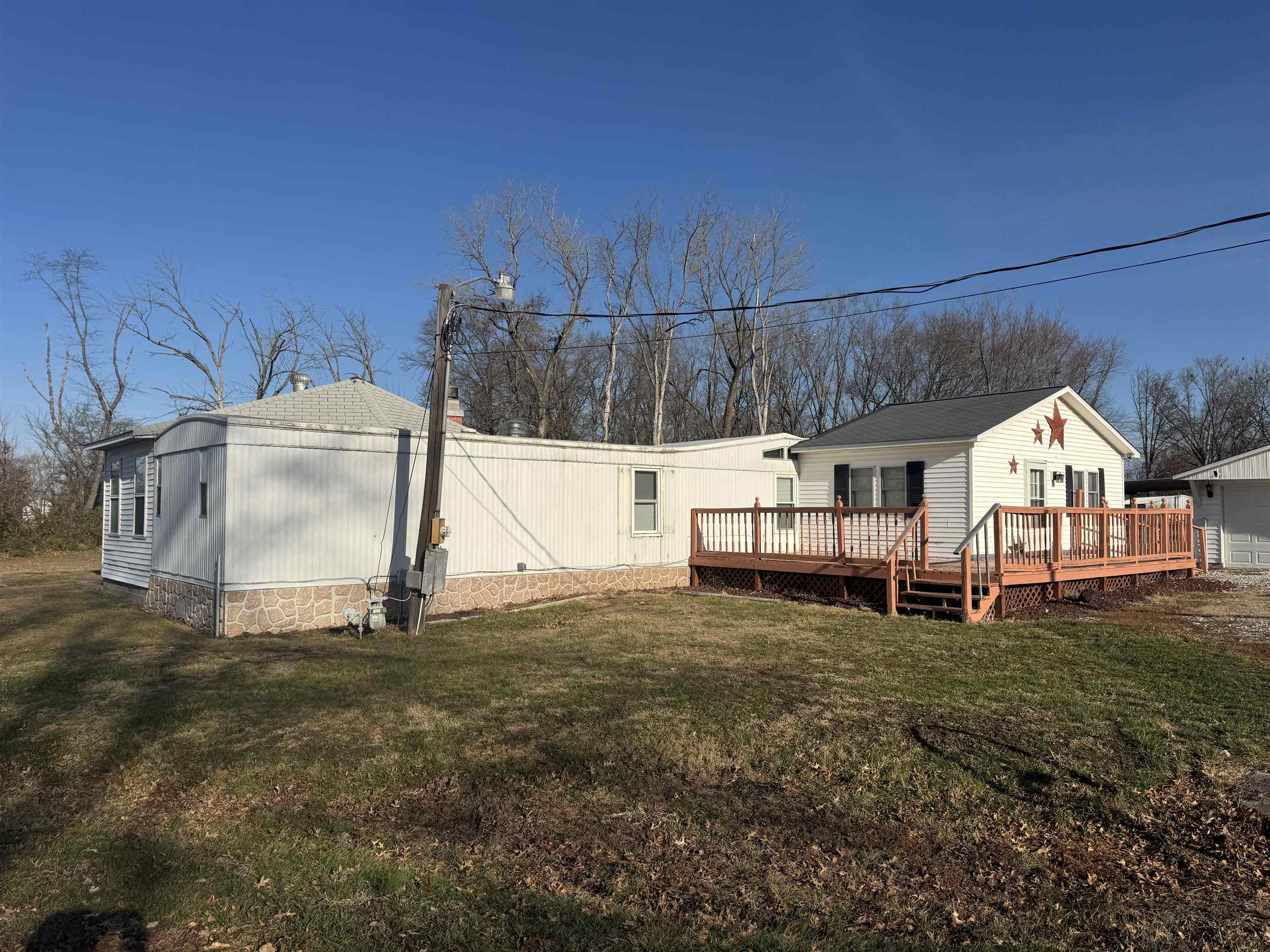 409 West 9th Street Sandoval, IL 62882 - Photo 1 of 31 a view of a house with backyard