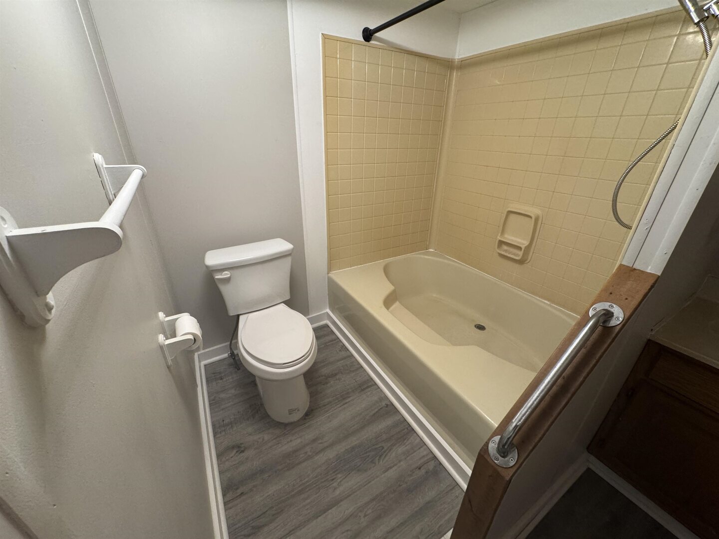 409 West 9th Street Sandoval, IL 62882 - Photo 16 of 31 a bathroom with a toilet and a sink