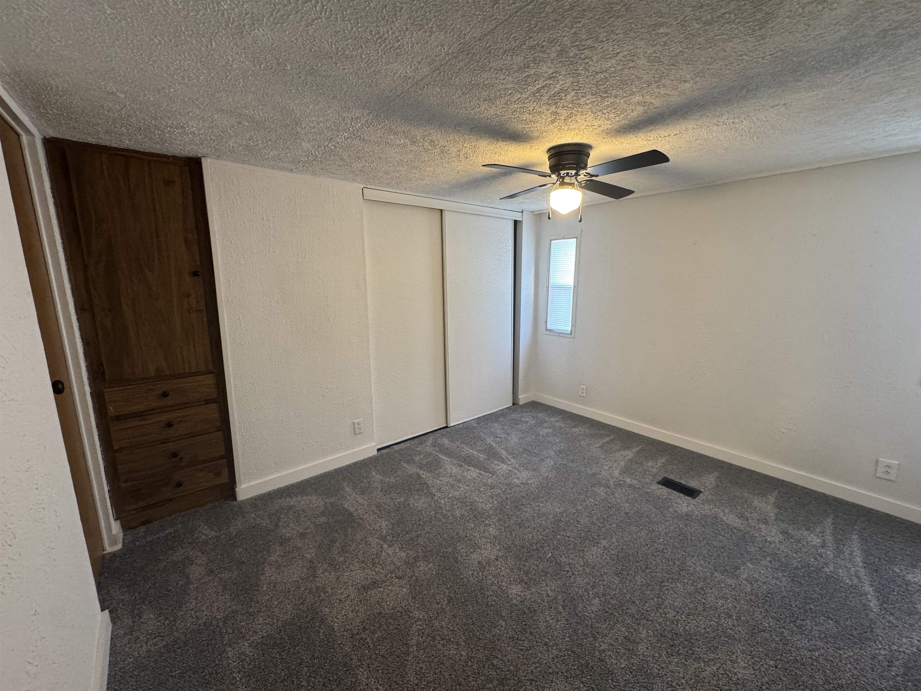 409 West 9th Street Sandoval, IL 62882 - Photo 18 of 31 an empty room with closet and a chandelier fan