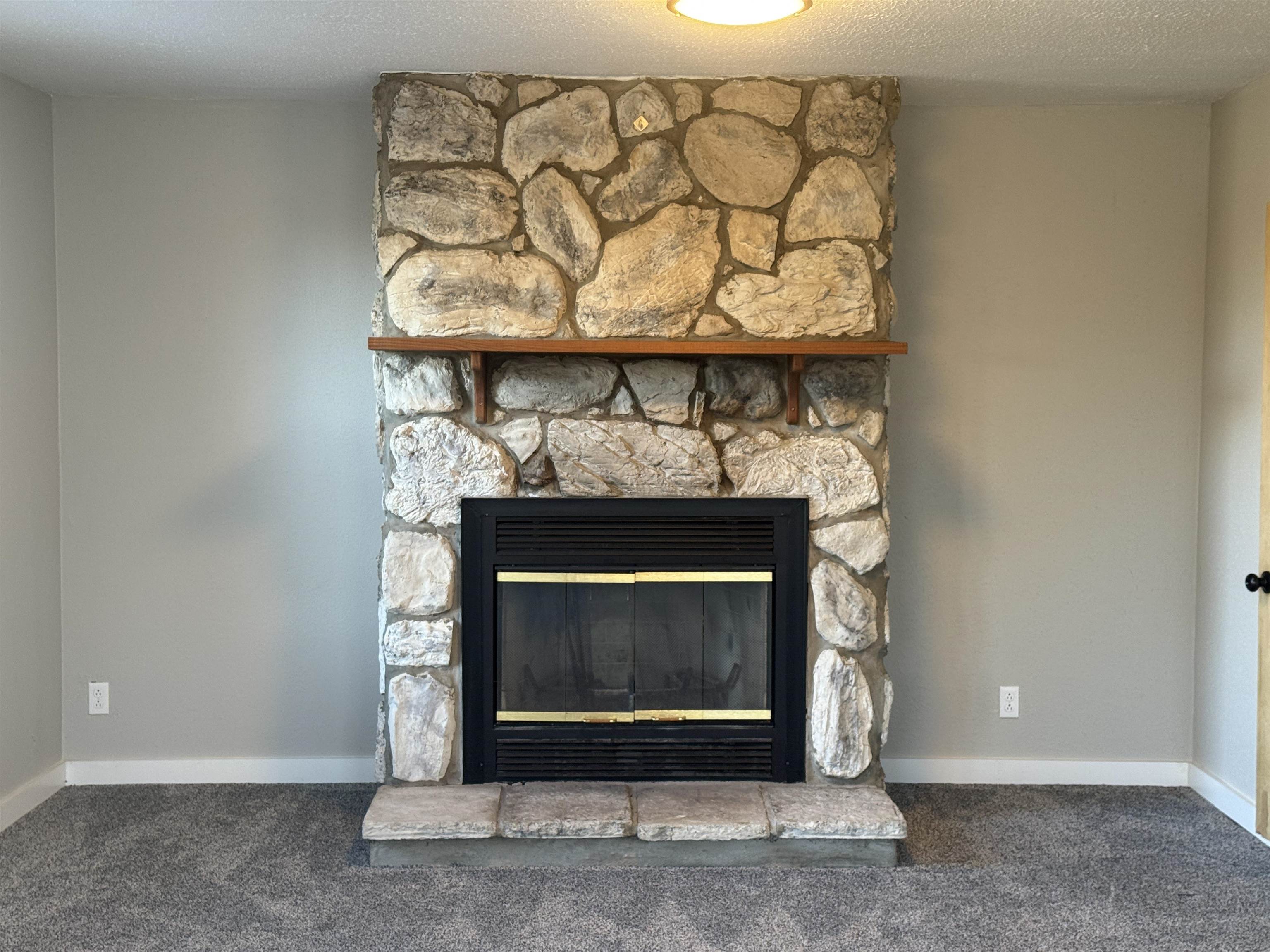 409 West 9th Street Sandoval, IL 62882 - Photo 22 of 31 a fireplace with a clock on top of it