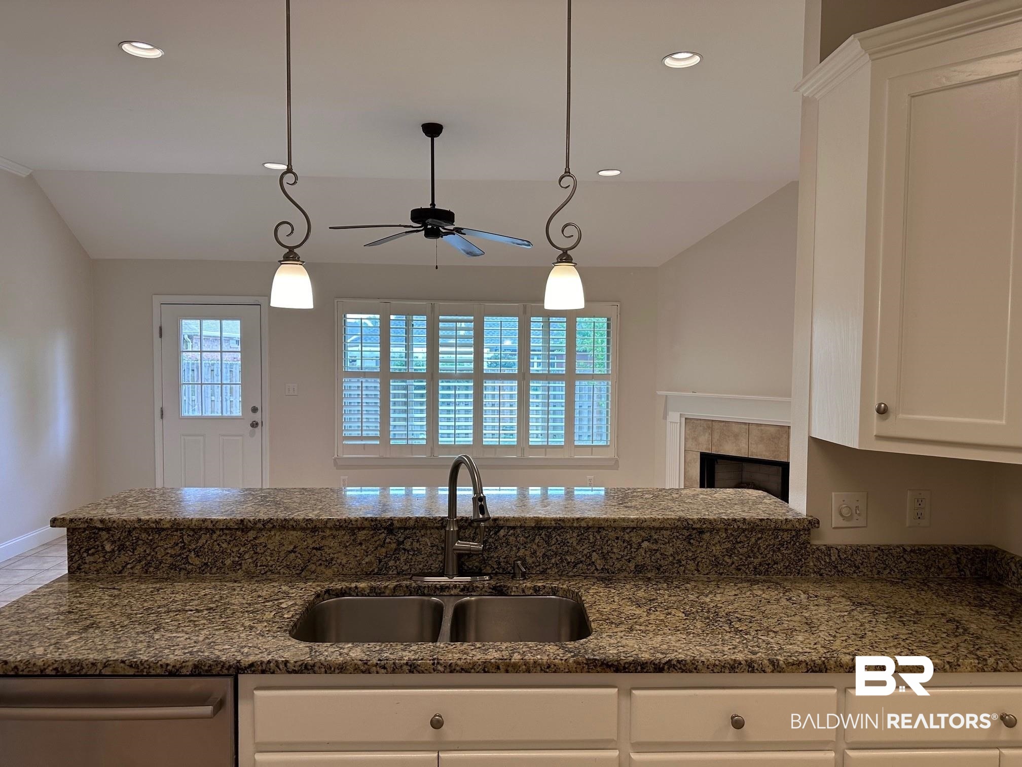 10301 Windmill Road Fairhope, AL 36532 - Photo 3 of 18 Kitchen1