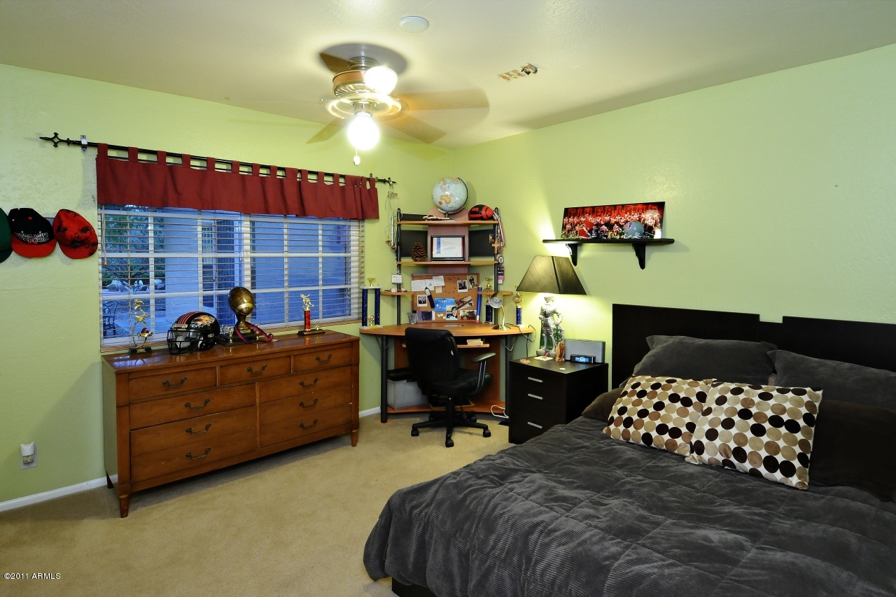 8738 North 55th Place Paradise Valley, AZ 85253 - Photo 17 of 25 Second Bedroom