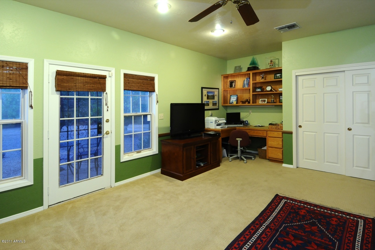 8738 North 55th Place Paradise Valley, AZ 85253 - Photo 20 of 25 Second Master Suite with Entrance