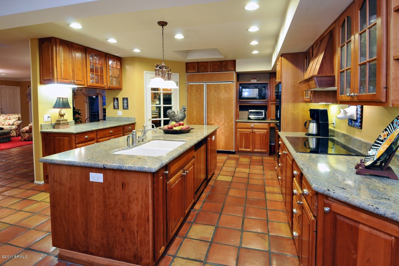 8738 North 55th Place Paradise Valley, AZ 85253 - Photo 7 of 25 Gourmet Country Kitchen