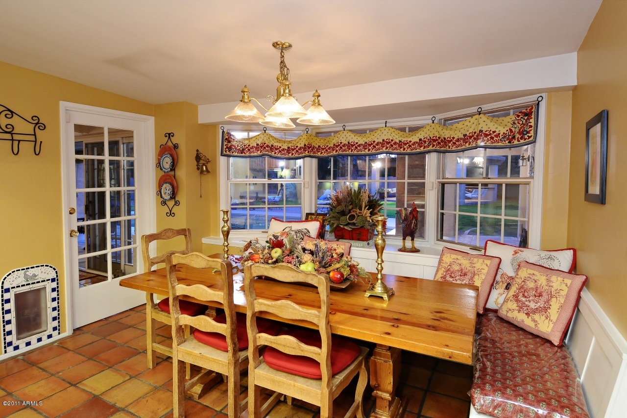 8738 North 55th Place Paradise Valley, AZ 85253 - Photo 9 of 25 Breakfast Area