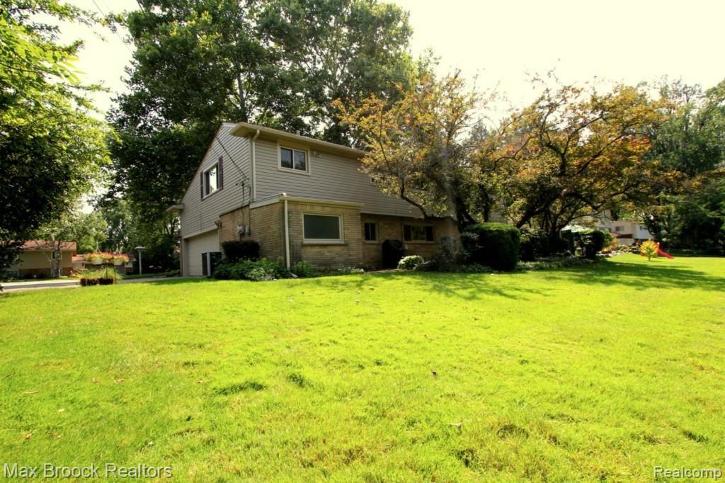 32316 Hearthstone Road Farmington, MI 48334 - Photo 20 of 20 **Lovely and private backyard/patio**