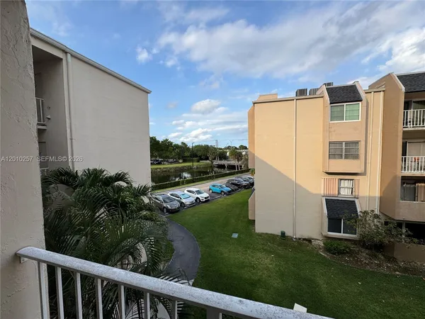 $1,950 | 7725 Southwest 86th Street, Unit A1319, Miami, FL 33143