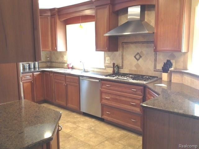 1591 Kingsmere Circle Rochester Hills, MI 48309 - Photo 5 of 18