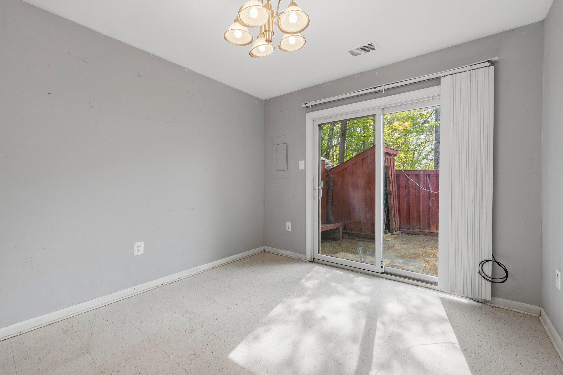 10669 Spring Oak Court Burke, VA 22015 - Photo 12 of 30 Dining area