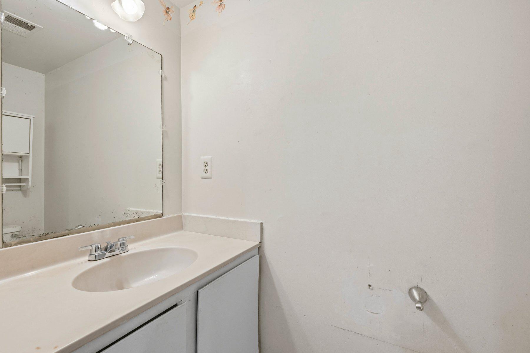 10669 Spring Oak Court Burke, VA 22015 - Photo 13 of 30 Full bathroom