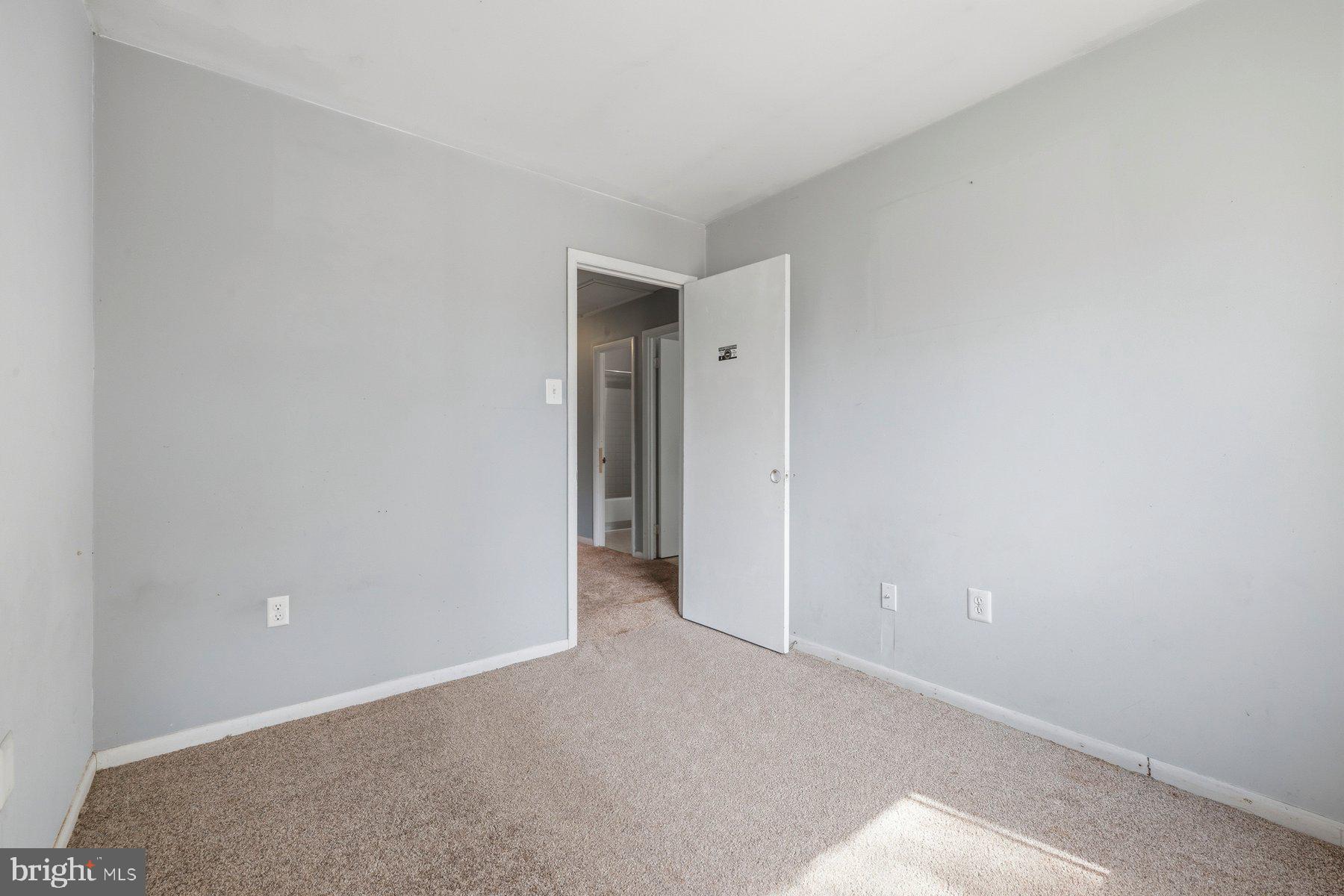 10669 Spring Oak Court Burke, VA 22015 - Photo 17 of 30 Spacious room with endless potential.