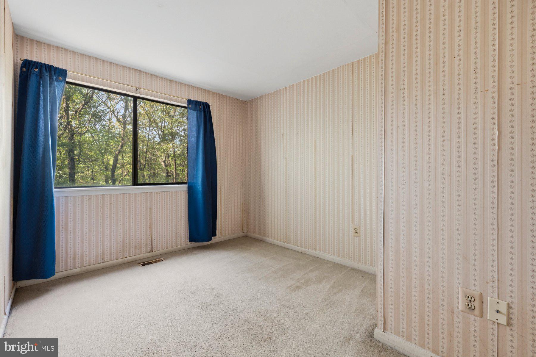 10669 Spring Oak Court Burke, VA 22015 - Photo 22 of 30 Bright room with scenic views.