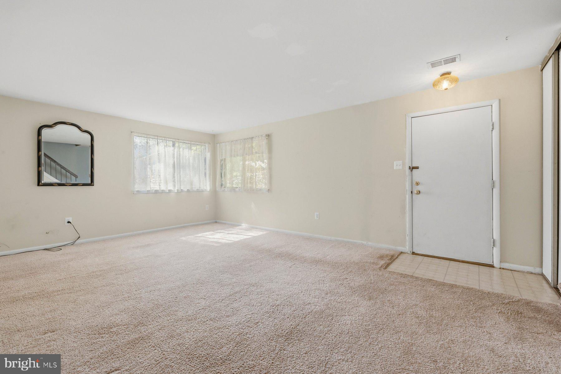 10669 Spring Oak Court Burke, VA 22015 - Photo 5 of 30 Bright and inviting entryway space.