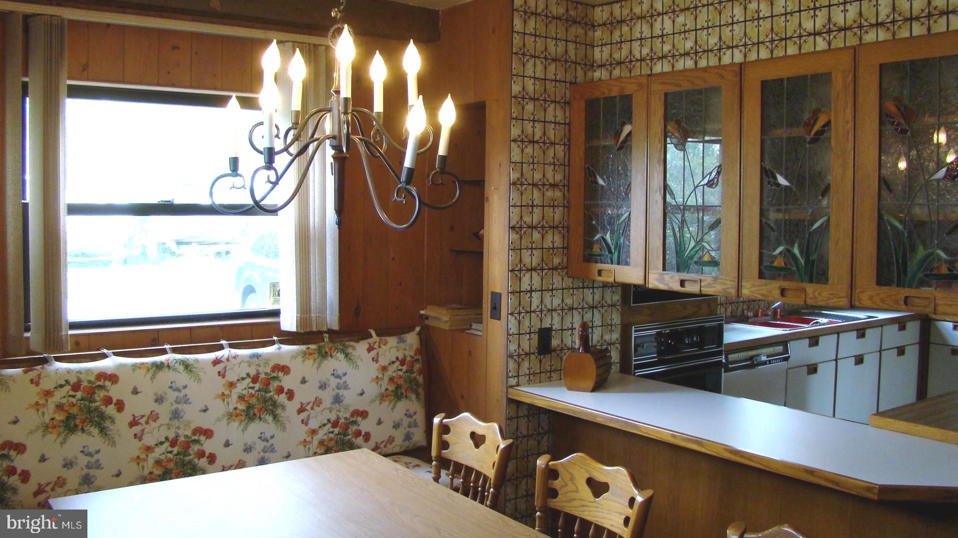 603 Delmar Road Edgewater, MD 21037 - Photo 14 of 43 Banquette