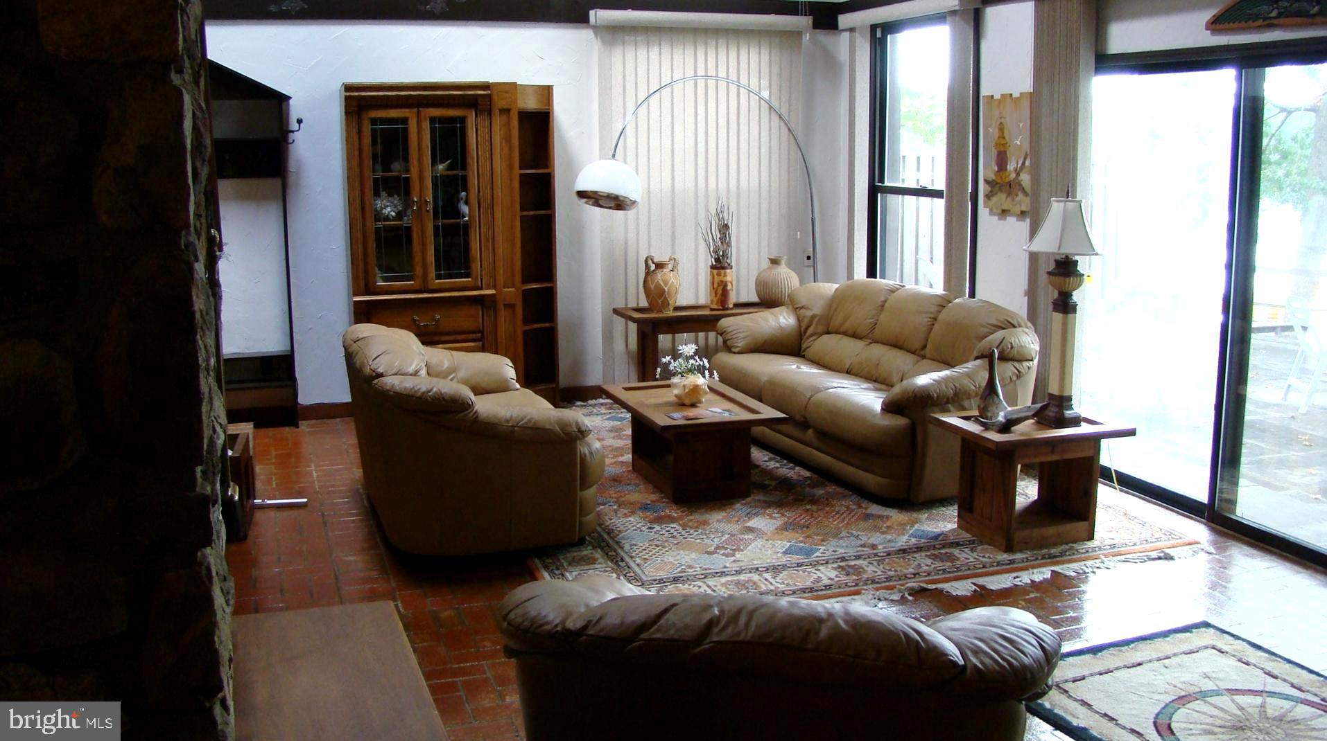 603 Delmar Road Edgewater, MD 21037 - Photo 7 of 43 Cozy living room