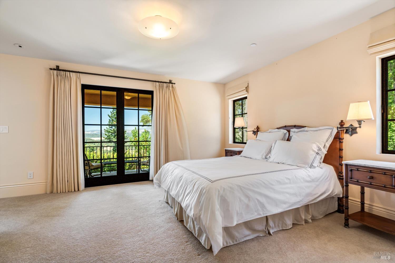1315 West Dry Creek Road Healdsburg, CA 95448 - Photo 28 of 57 a spacious bedroom with a bed and a window