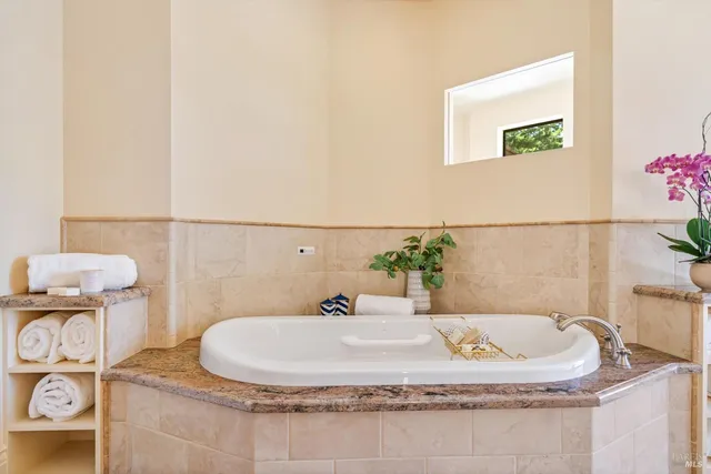 $3,995,000 | 1315 West Dry Creek Road, Healdsburg, CA 95448