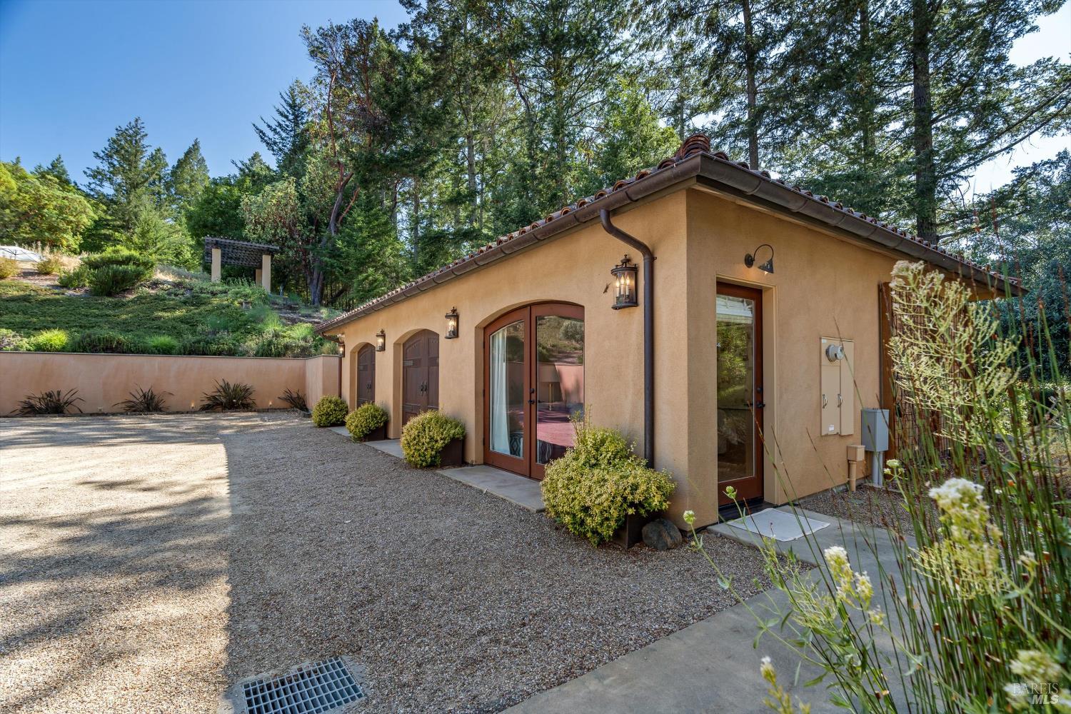 1315 West Dry Creek Road Healdsburg, CA 95448 - Photo 51 of 57 a view of a house with backyard and garden