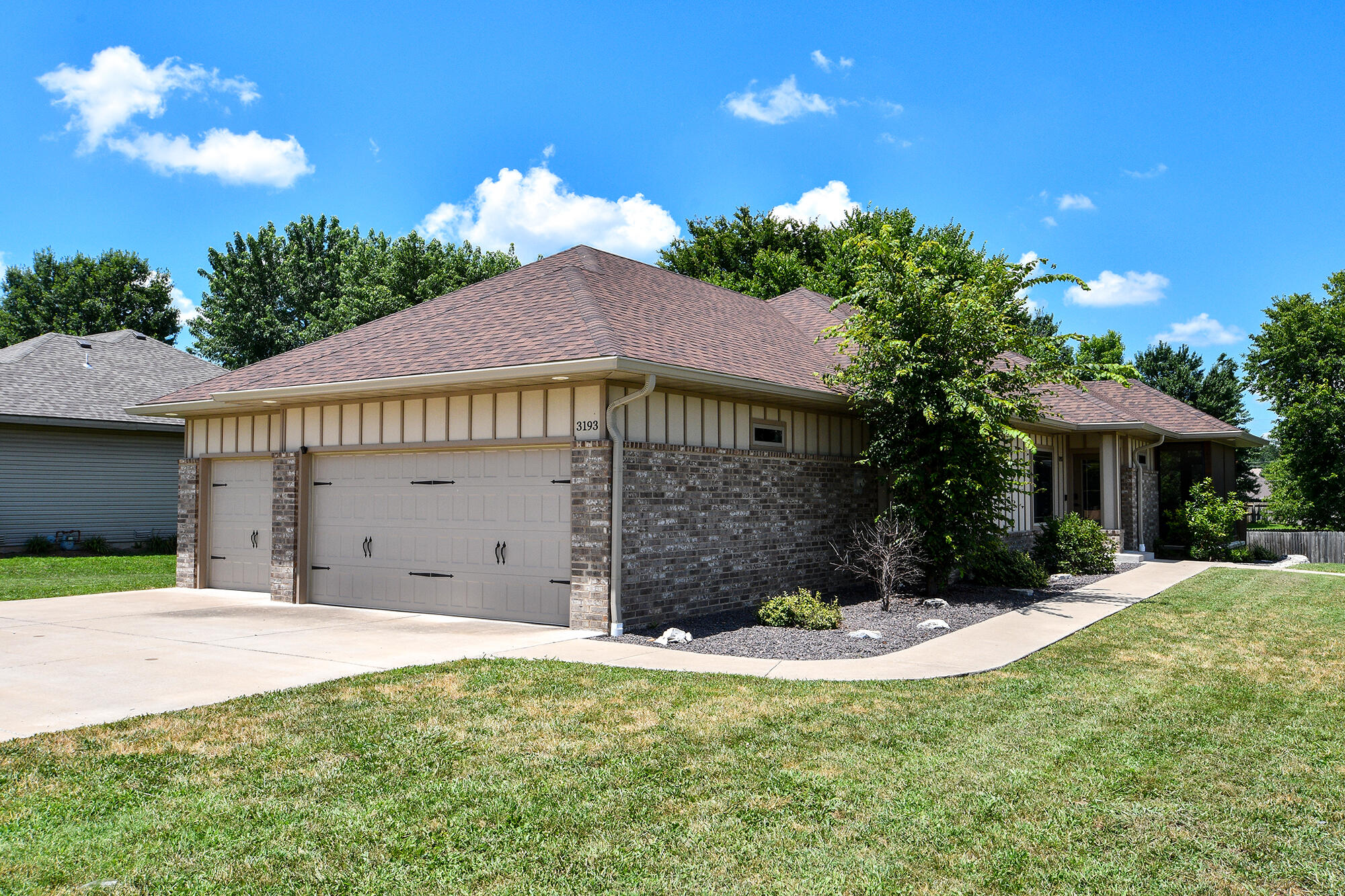 3193 West Grandview Street Springfield, MO 65803 - Photo 4 of 52 DSC_5850.jpgb