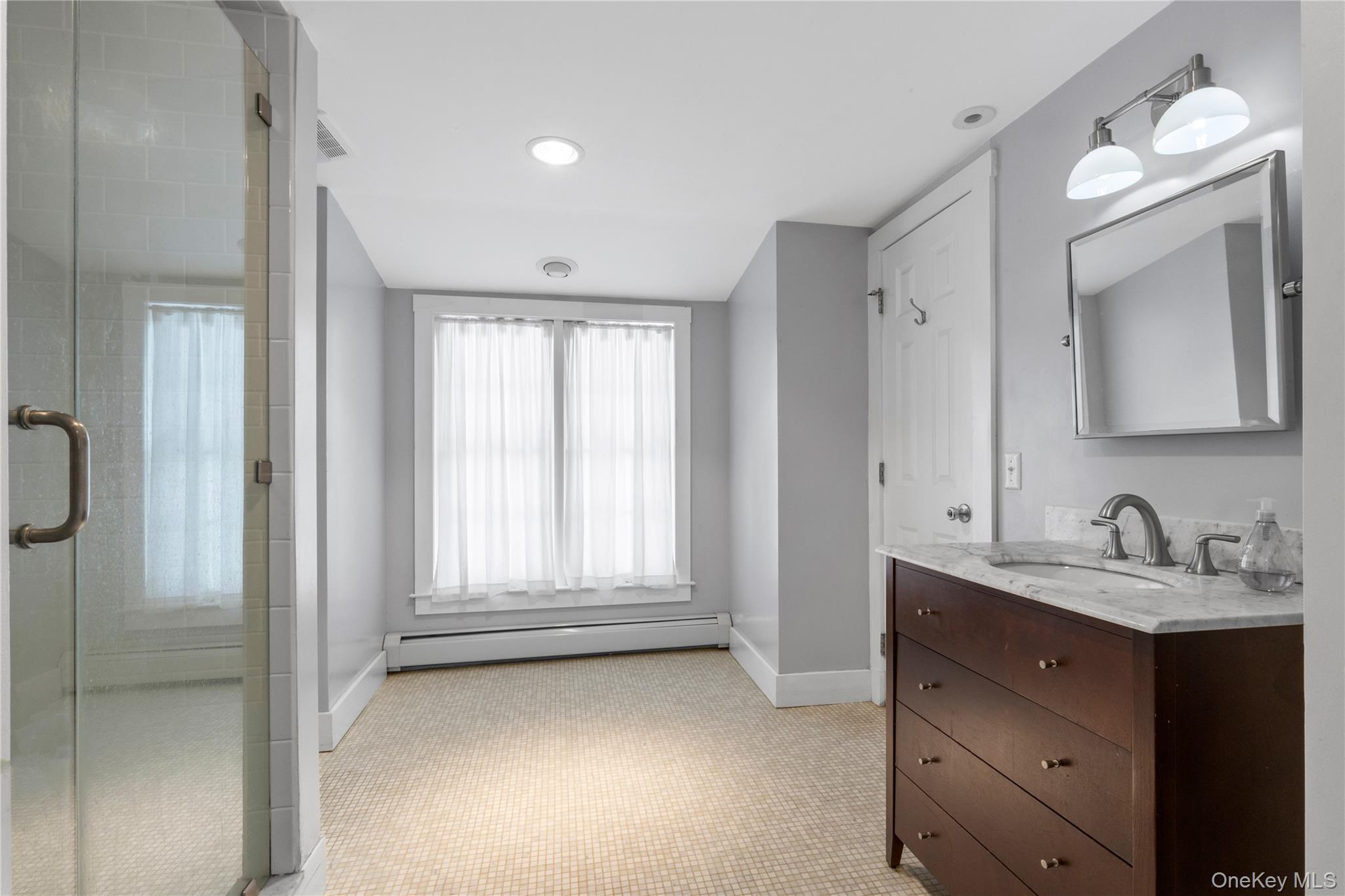 504 Milton Road Rye, NY 10580 - Photo 19 of 37 Full Jack and Jill Bathroom