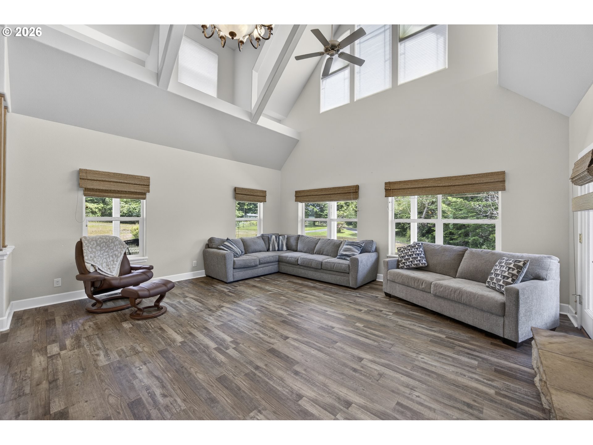 89616 Ben Bunch Road Florence, OR 97439 - Photo 17 of 48 Living Room