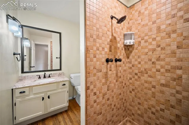 a view of livingroom with furniture and windows