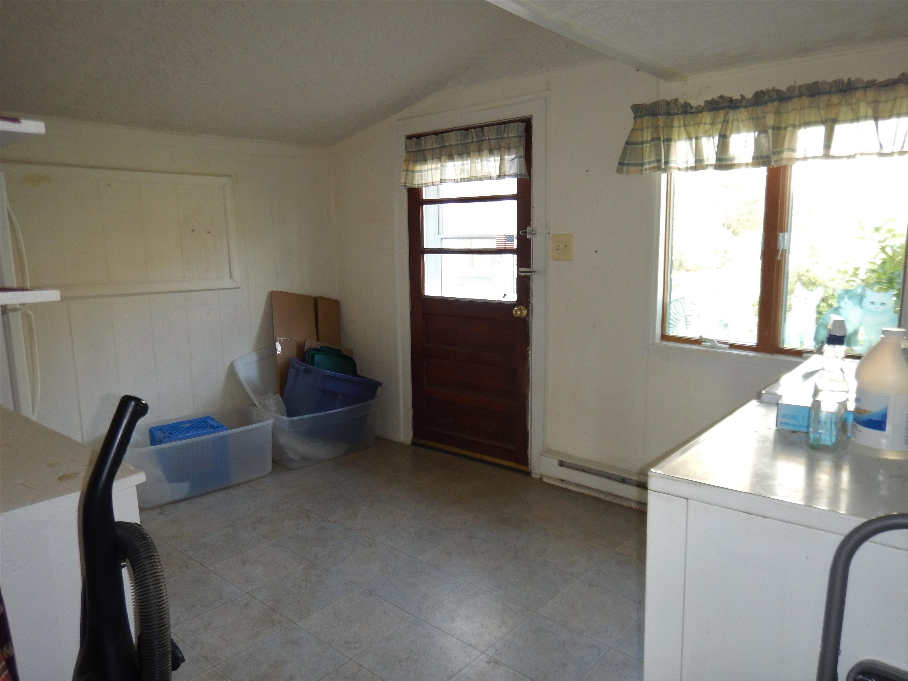 941 McKinley Road Middlebrook, VA 24459 - Photo 18 of 25 a living room with furniture and window
