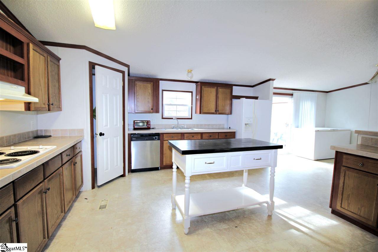 331 South Fishtrap Road Greenville, SC 29611 - Photo 3 of 22 Gallery Image 3