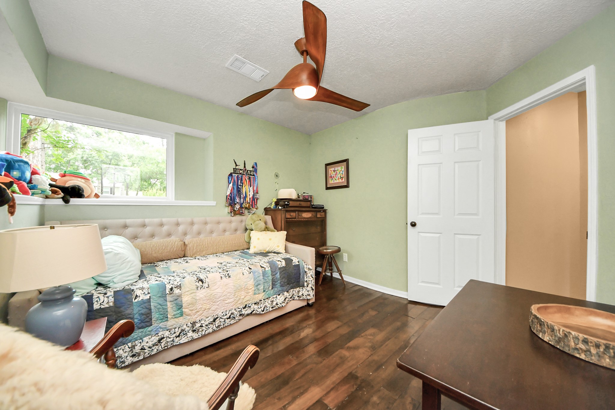 6403 Craigway Road Spring, TX 77389 - Photo 11 of 39 1st floor secondary bedroom with real hardwood floors and natural light