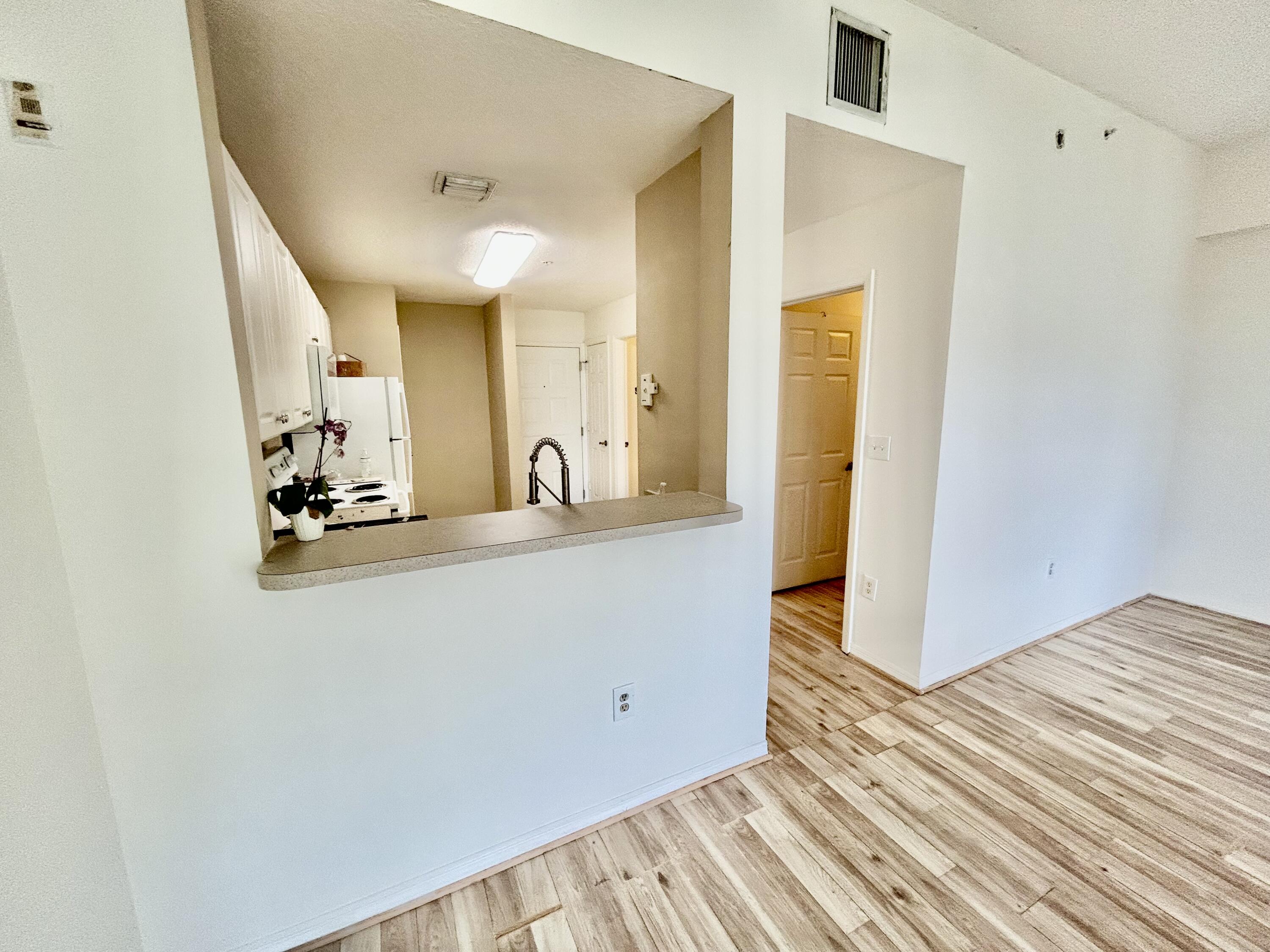 1209 Main Street, Unit 307 Jupiter, FL 33458 - Photo 3 of 11 IMG_8137