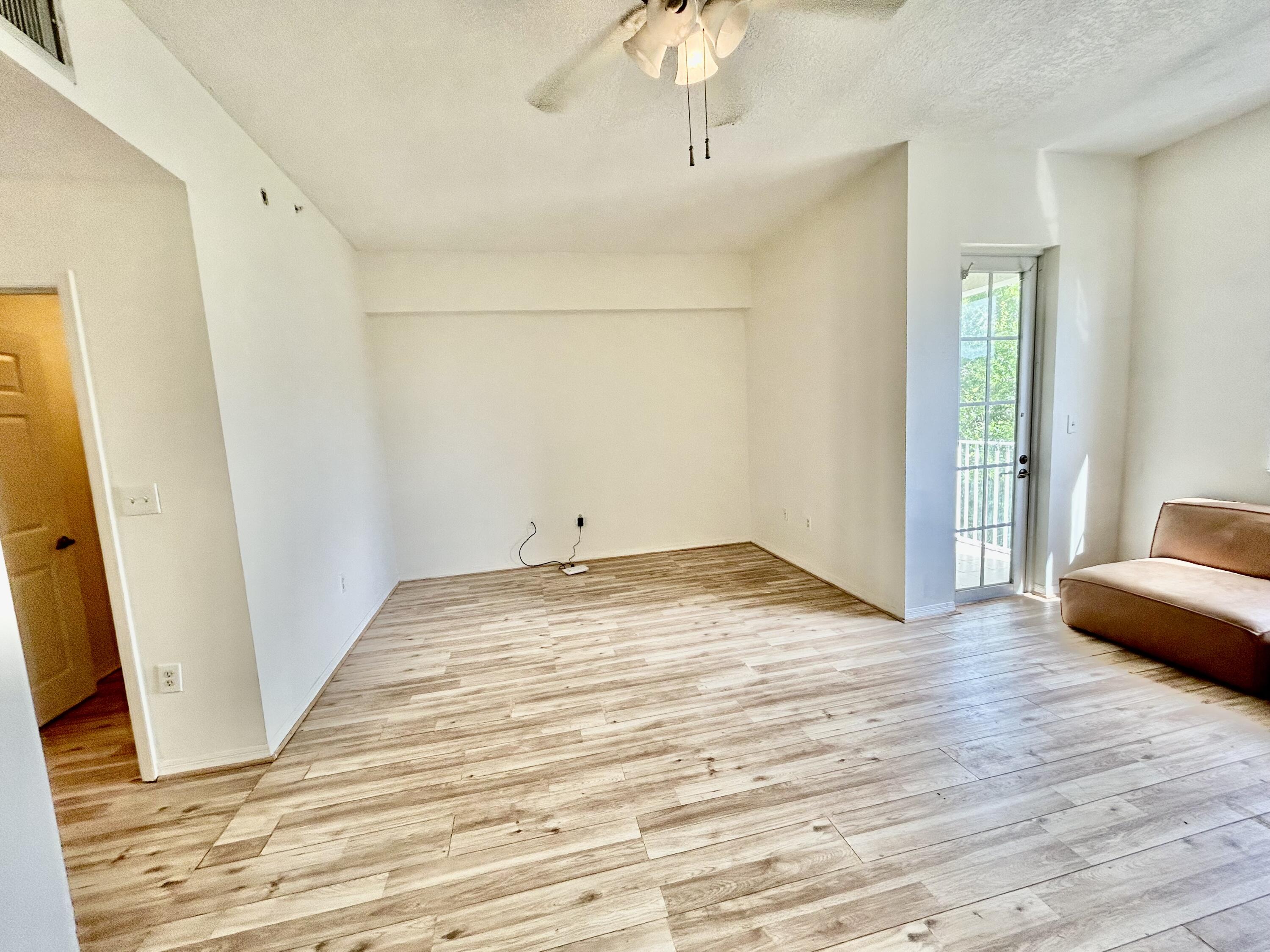 1209 Main Street, Unit 307 Jupiter, FL 33458 - Photo 4 of 11 IMG_8132