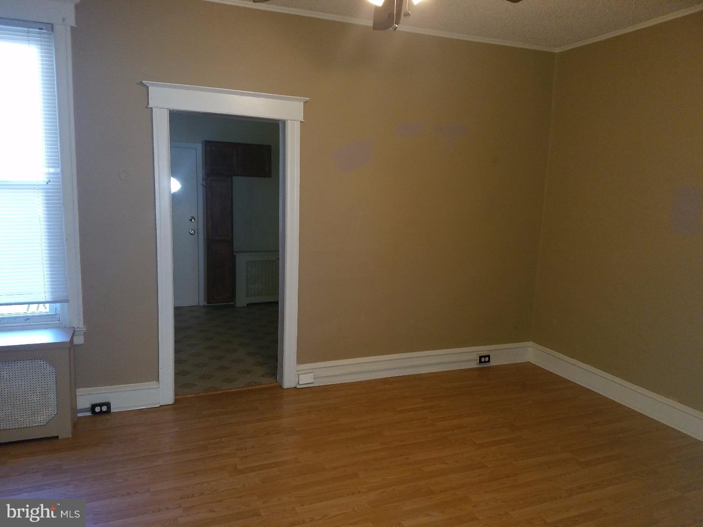 24 Golf Road Upper Darby, PA 19082 - Photo 4 of 10 Dining Room