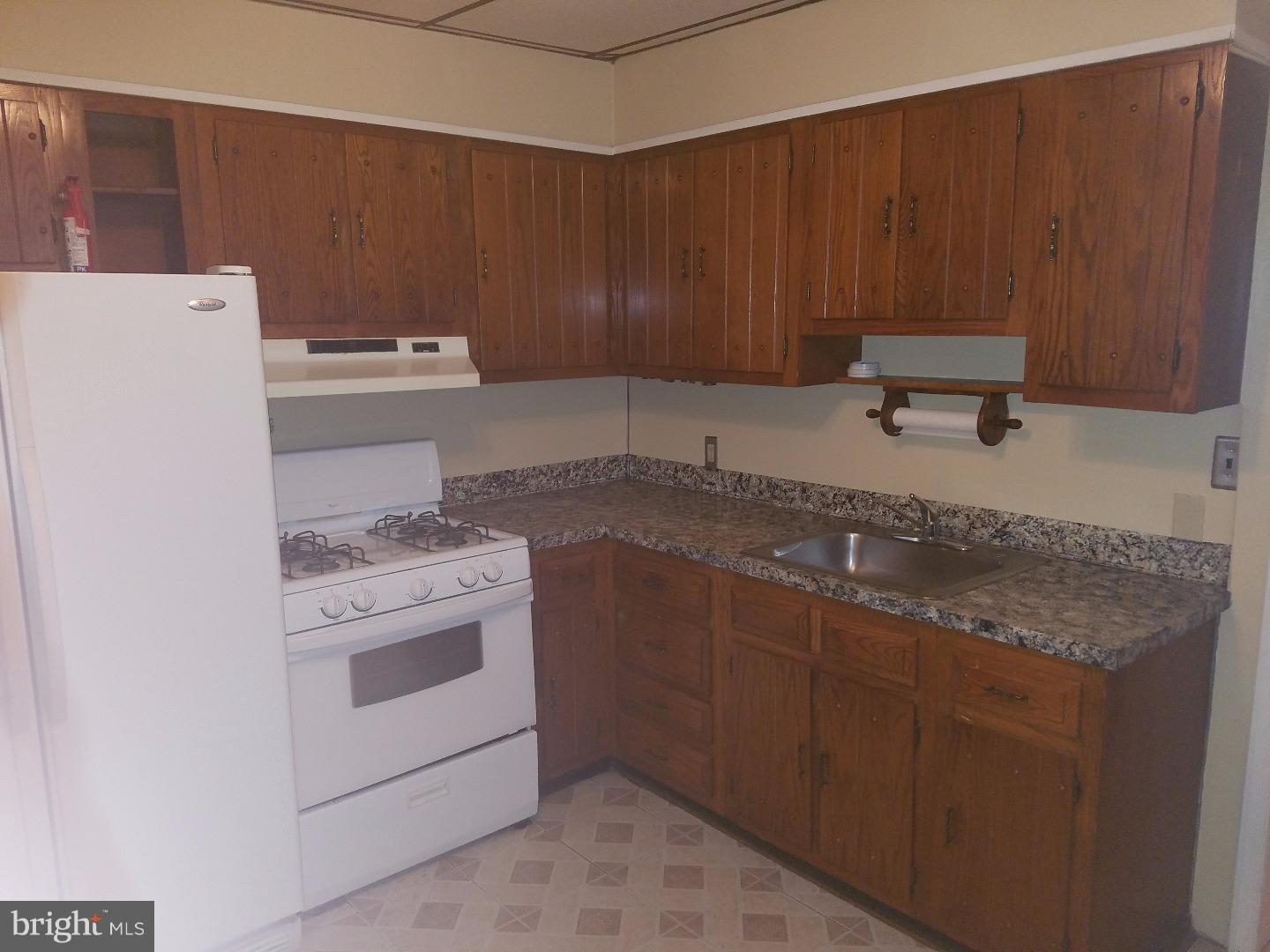 24 Golf Road Upper Darby, PA 19082 - Photo 6 of 10 Kitchen