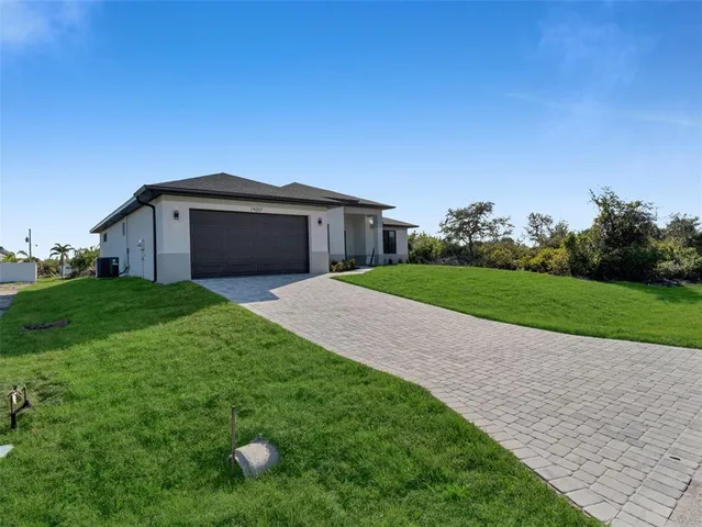 a view of a house with a yard