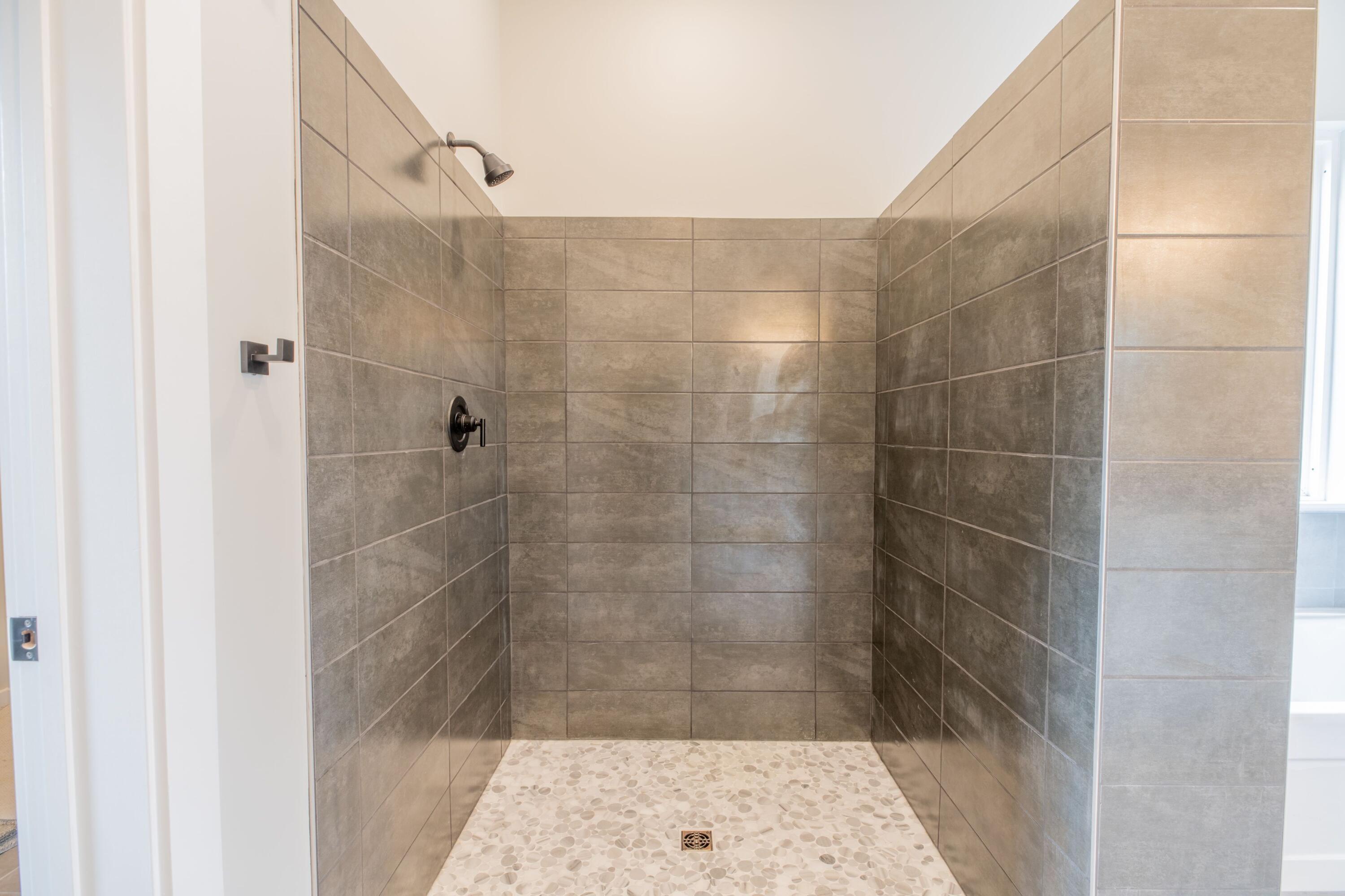 151 Apple Blossom Road Southwest Pataskala, OH 43062 - Photo 23 of 40 Primary full bath