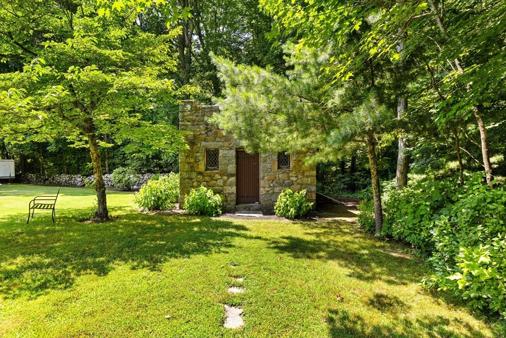 111 Providence Street Mendon, MA 01756 - Photo 16 of 41