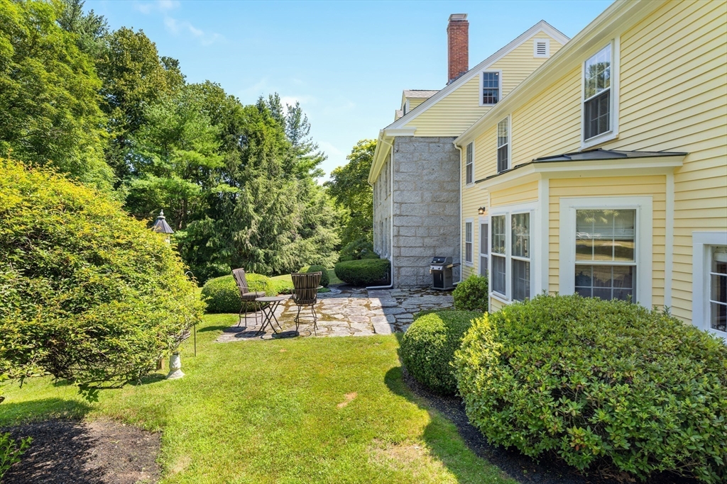 111 Providence Street Mendon, MA 01756 - Photo 10 of 41