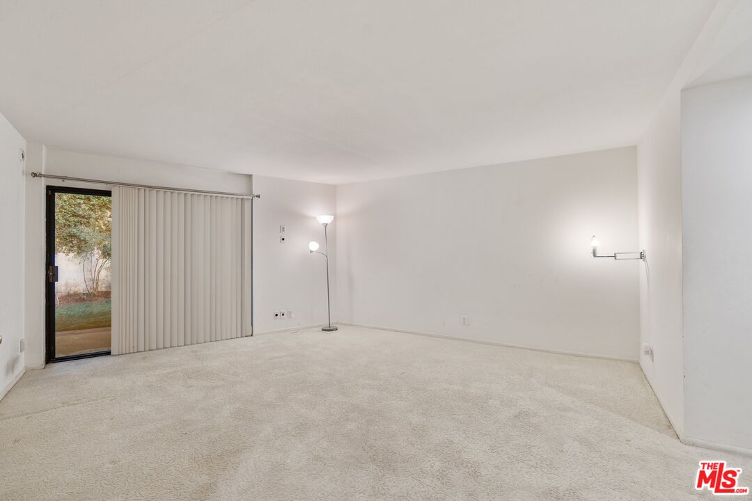 11687 Bellagio Road, Unit 5 Los Angeles, CA 90049 - Photo 22 of 31 an empty room with windows