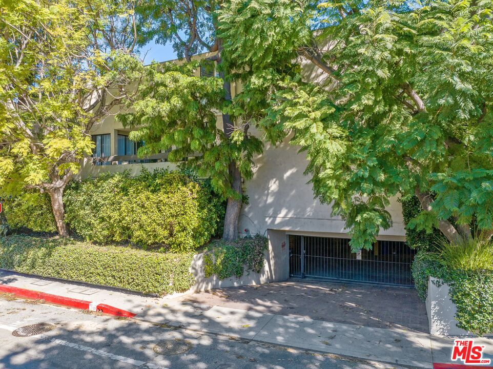 11687 Bellagio Road, Unit 5 Los Angeles, CA 90049 - Photo 28 of 31 a front view of a house with yard