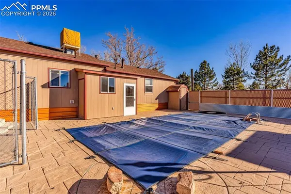 a view of a house with backyard and sitting area