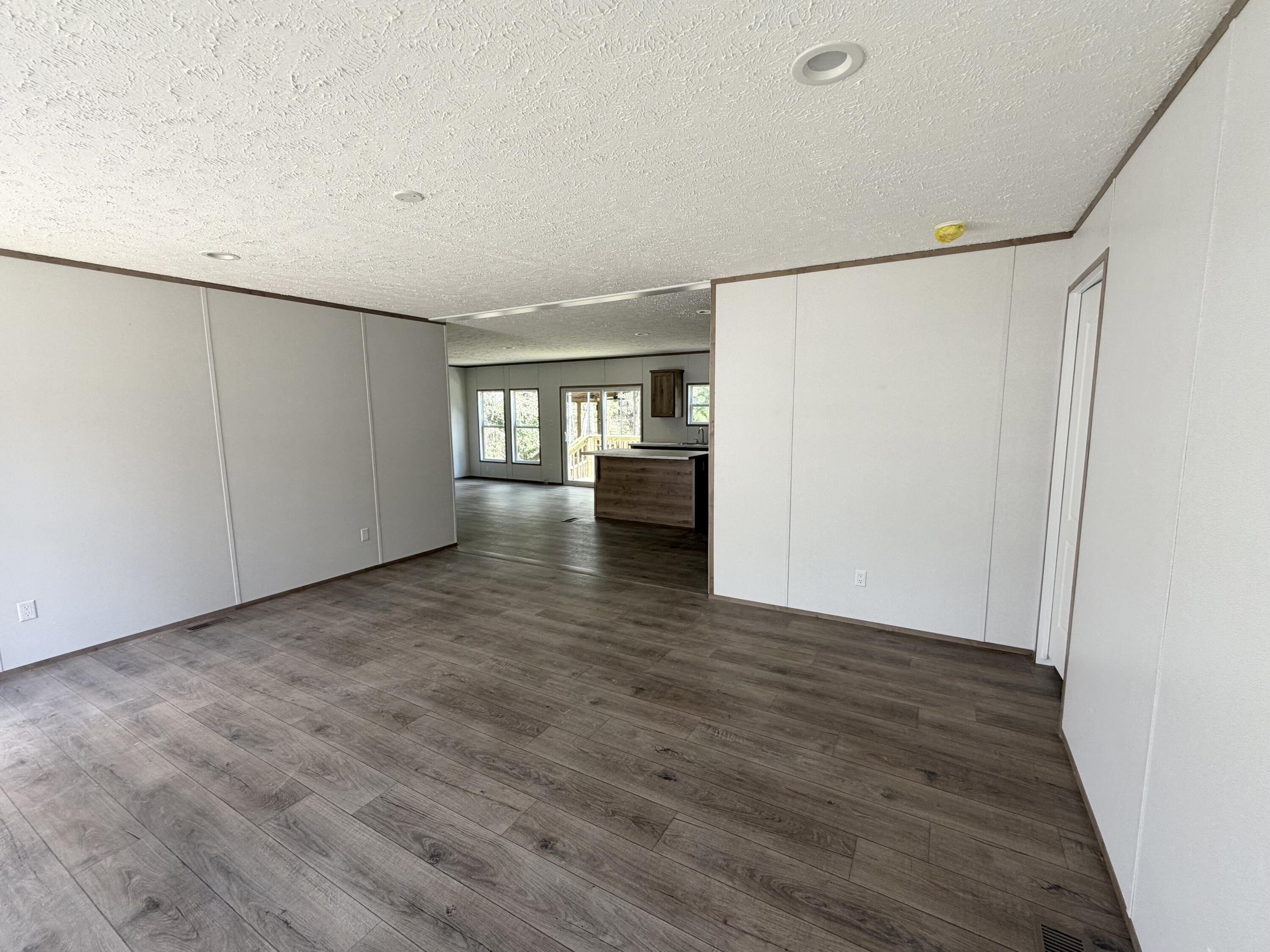 214 Hickory Street Walterboro, SC 29488 - Photo 5 of 14 IMG_2121