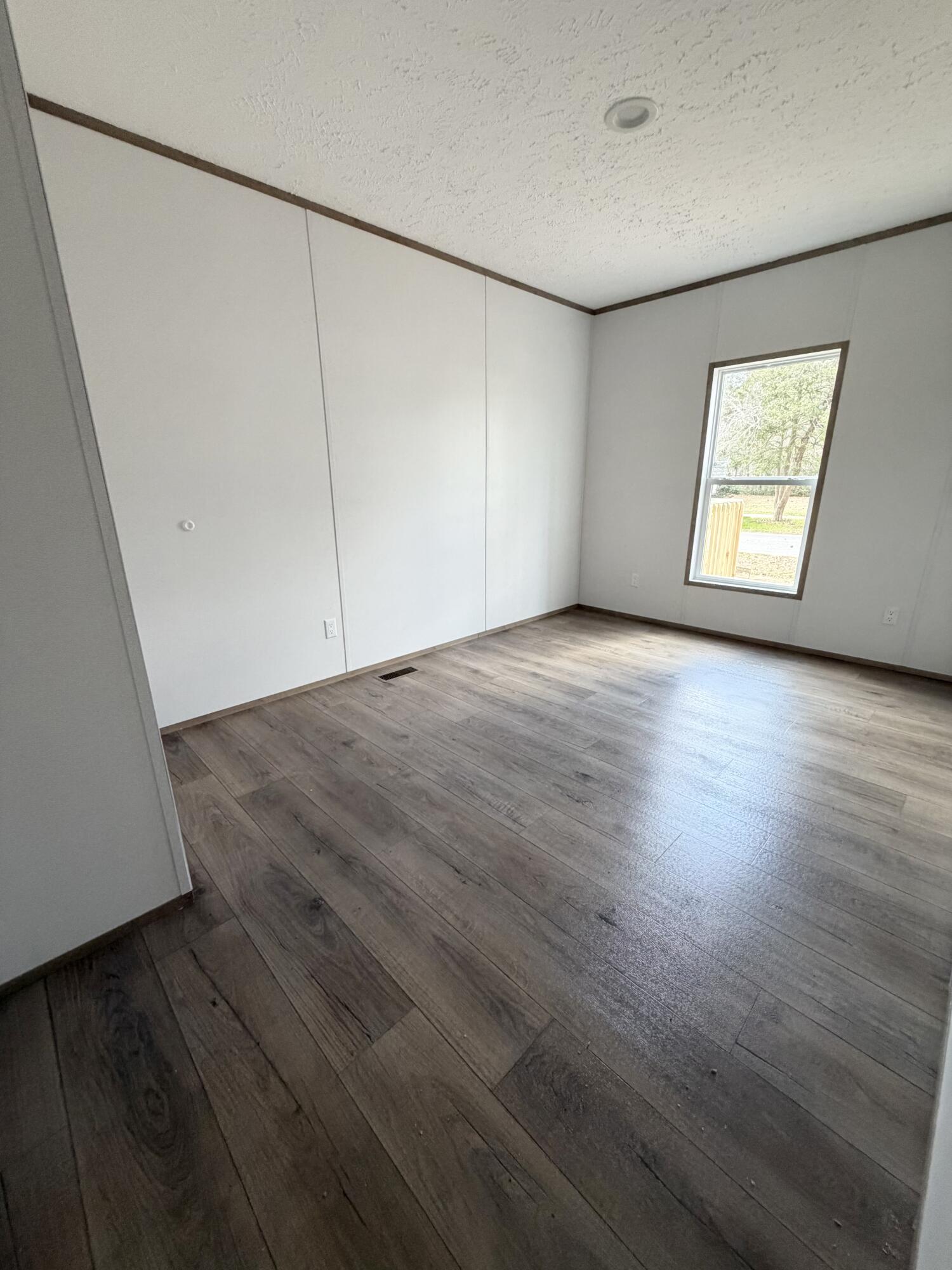 214 Hickory Street Walterboro, SC 29488 - Photo 10 of 14 IMG_2125