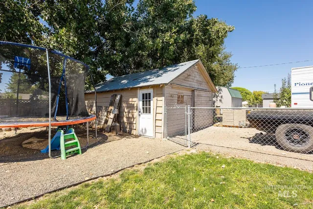 $325,000 | 106 7th Street, Wilder, ID 83676