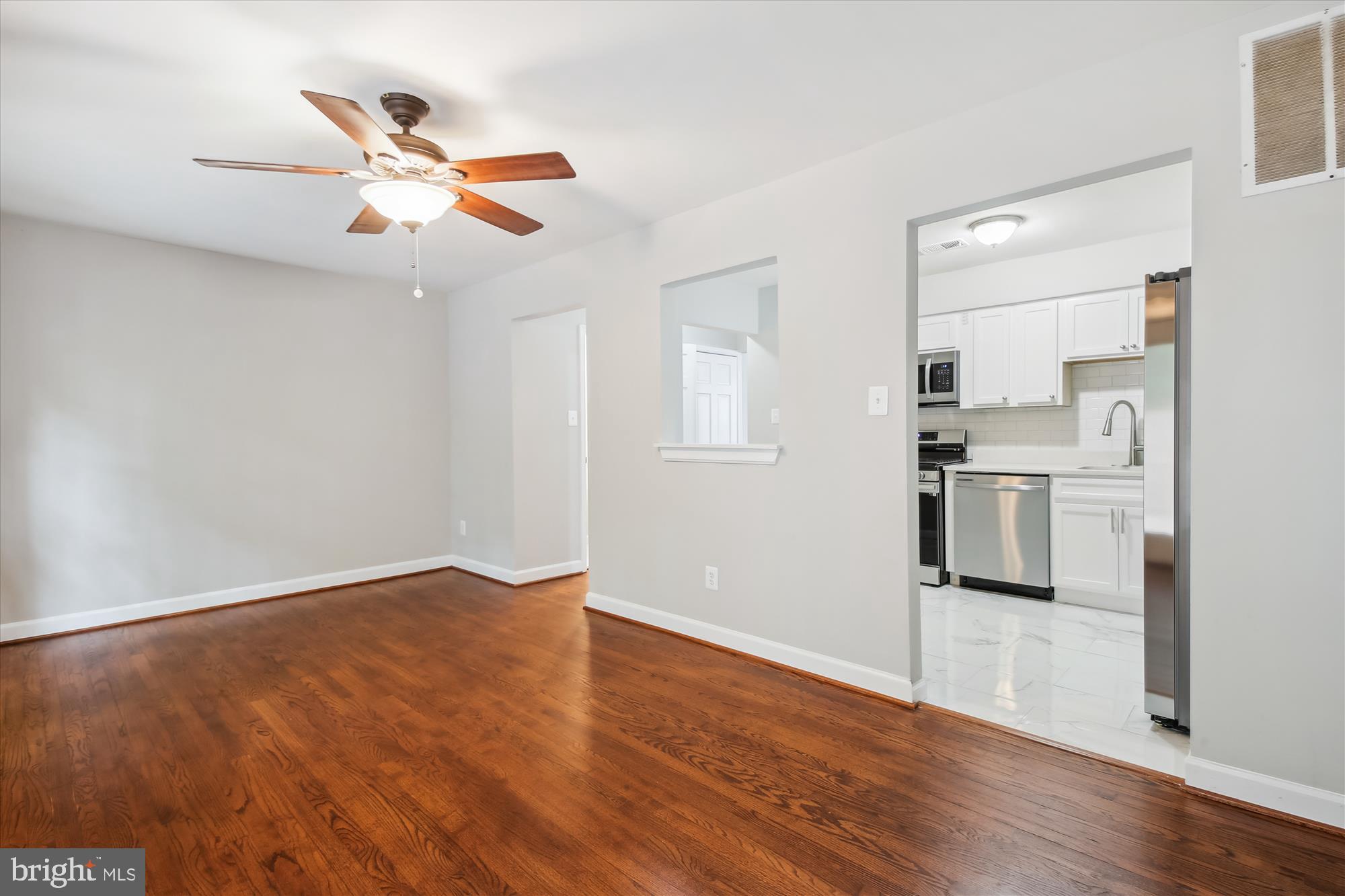 2433 Alsop Court Reston, VA 20191 - Photo 8 of 30