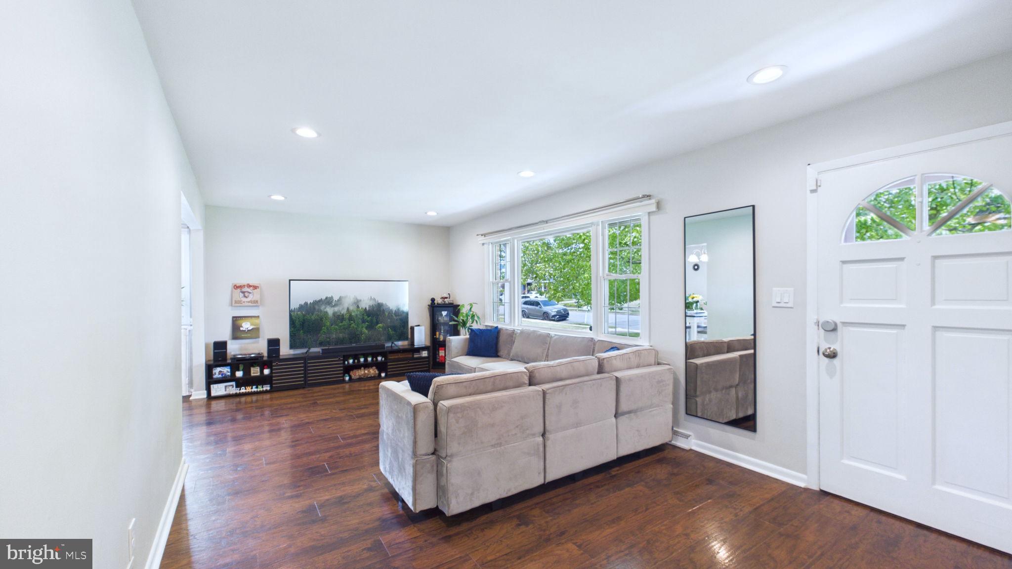 27 Rockland Road Ewing, NJ 08638 - Photo 4 of 39