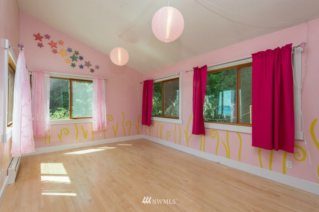 12416 Cunliffe Road Southwest Vashon, WA 98070 - Photo 20 of 25 Gallery Image 20