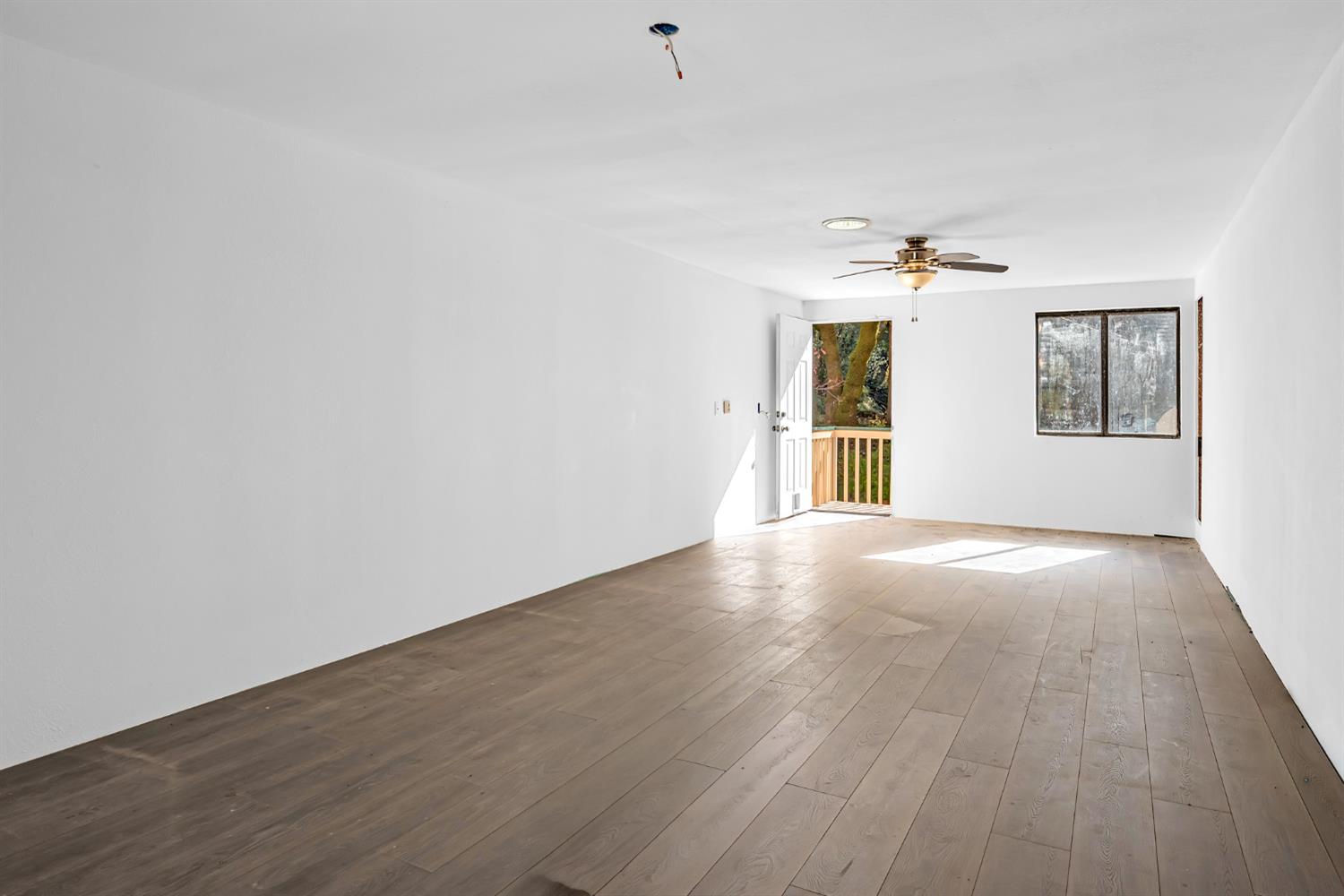 1610 Swansboro Road Placerville, CA 95667 - Photo 34 of 50 an empty room with wooden floor and windows