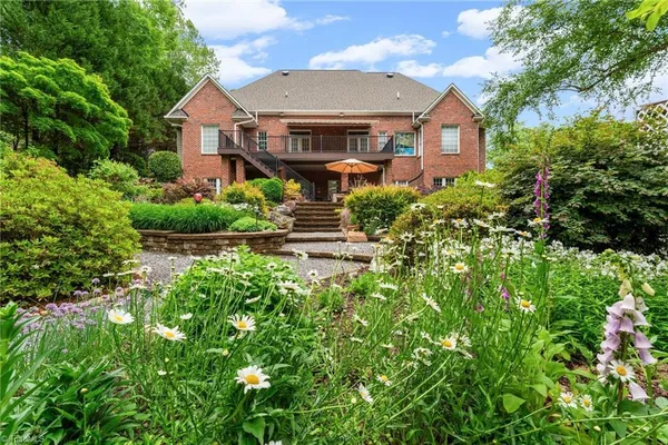 $1,000,000 | 247 James Way, Advance, NC 27006