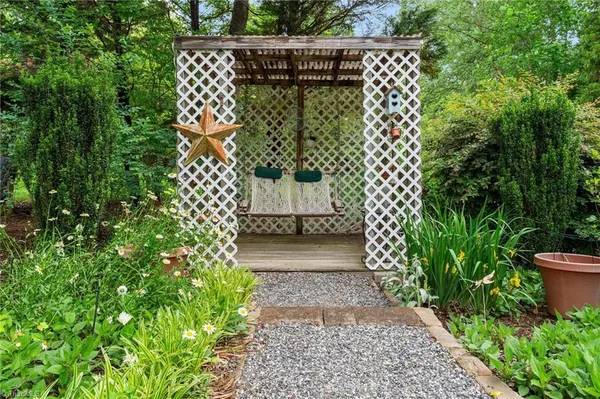 $1,000,000 | 247 James Way, Advance, NC 27006