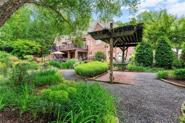 $1,000,000 | 247 James Way, Advance, NC 27006